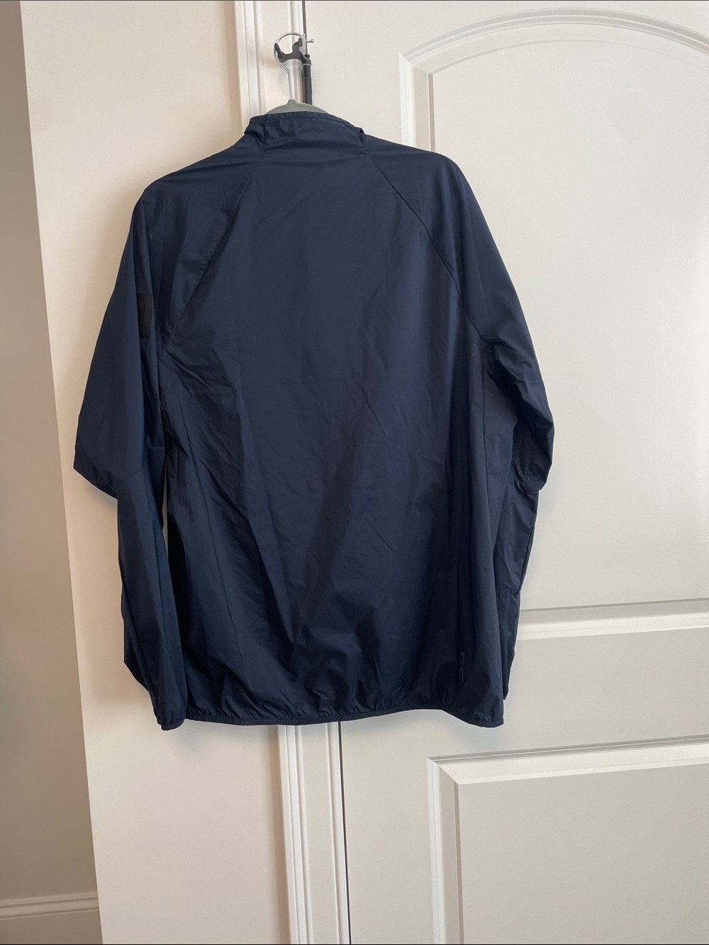 On Running Navy Windbreaker Pullover Jacket - Picture 3 of 3